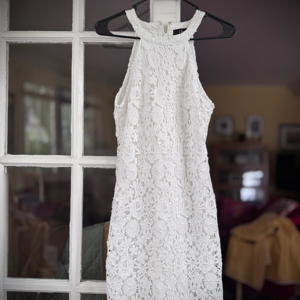Lulu’s white lace halter neck sleeveless mini Dress in Sz. S Like New - Picture 3 of 8